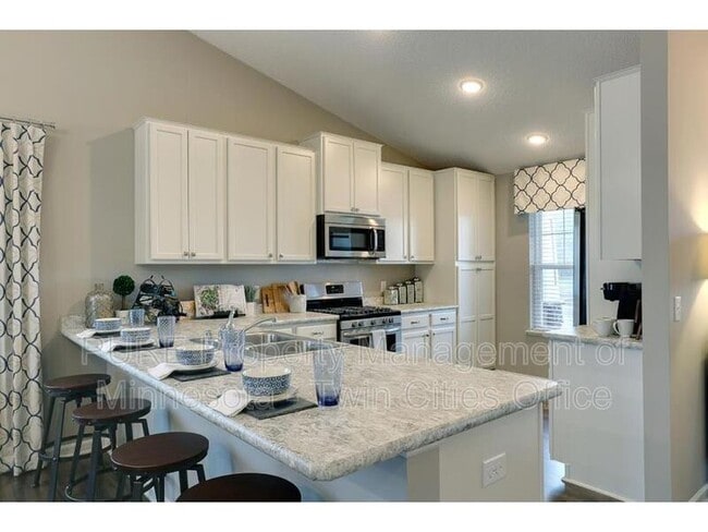 Foto del edificio - 6613 Jasmine Ave S