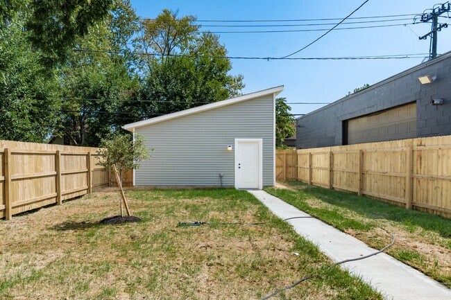 Foto del edificio - 972 Ellsworth Ave