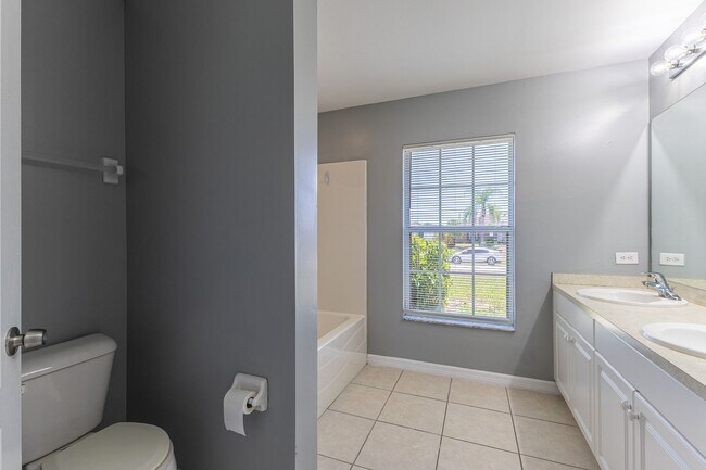 Building Photo - Spacious 3BR 2BA Home in Lehigh Acres