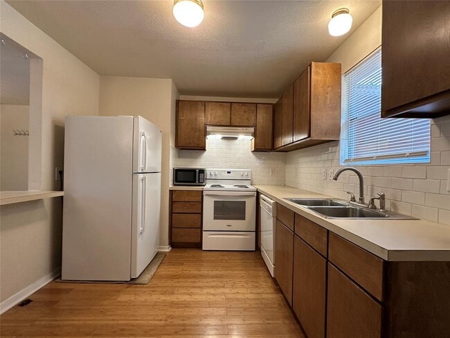 Building Photo - 508 Montopolis Dr