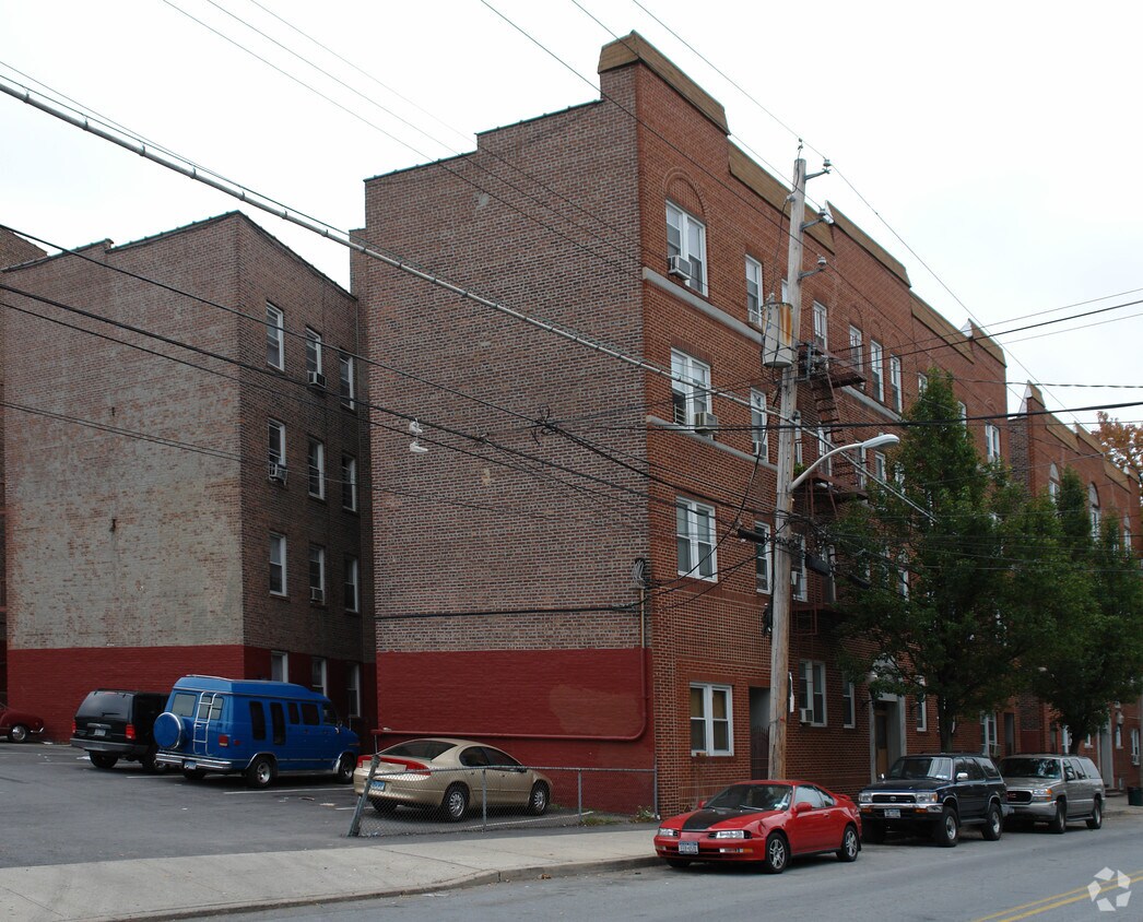 Primary Photo - 131 Poningo St