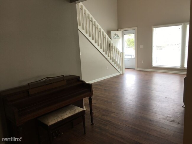 Building Photo - 3 br, 2 bath House - 33 River Ridge Rd