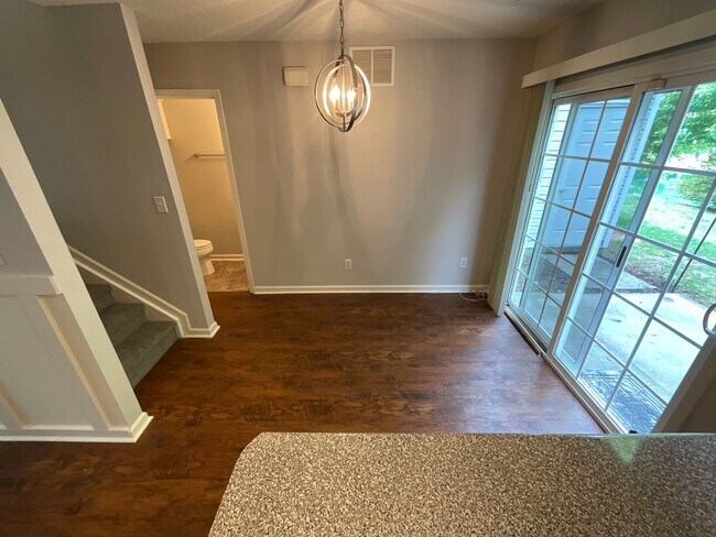 Foto del edificio - Charming 3 bedroom/2.5 bathroom End Unit i...