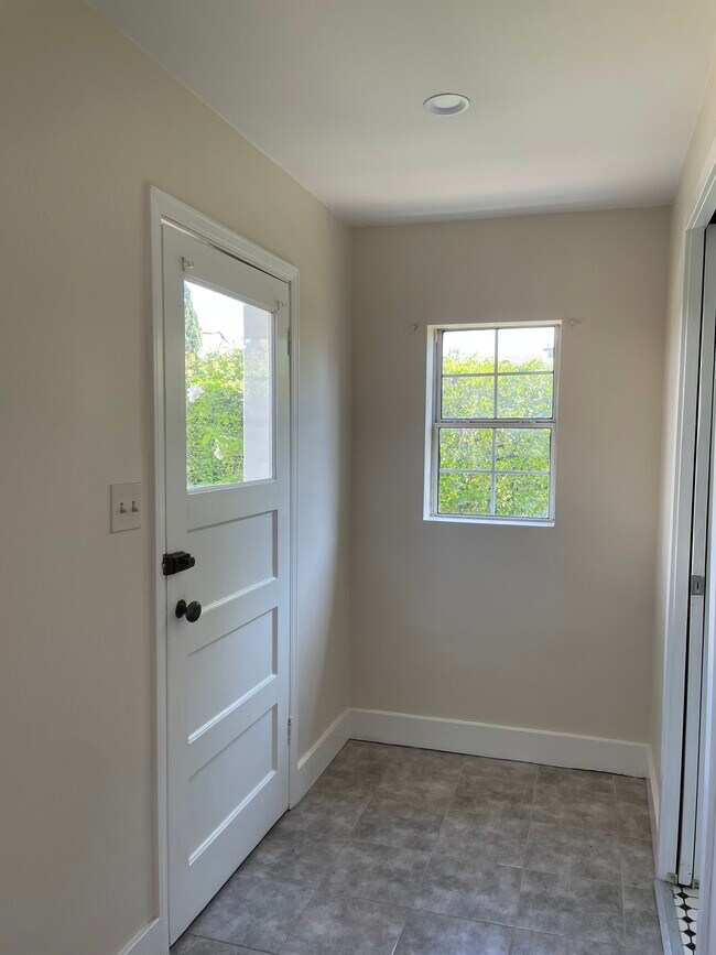 Entry - 2594 Morningside St