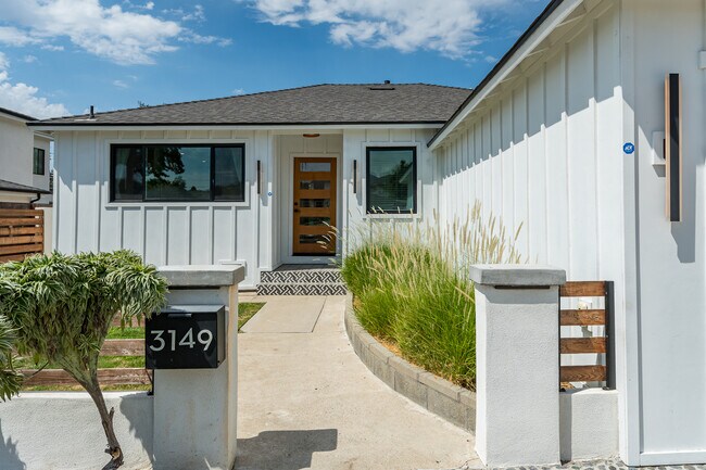 Foto del edificio - 3149 N Naomi St