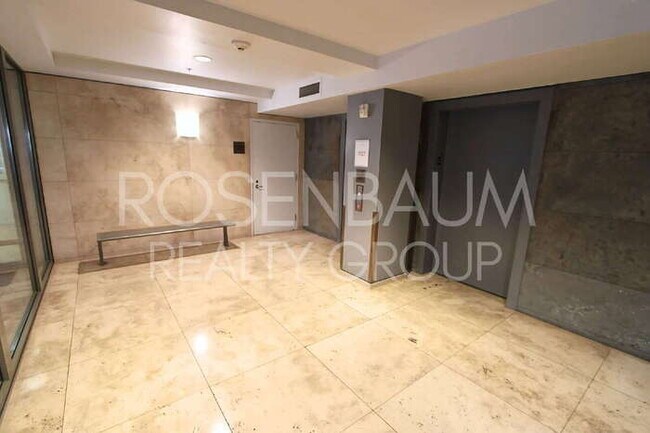 Foto del edificio - Enchanting fully furnished two-bed Condo a...