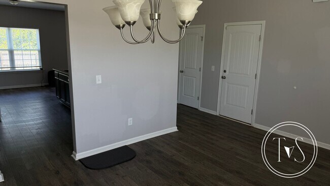Foto del edificio - SUMMER MOVE-IN SPECIAL and RATE DROP ALERT...