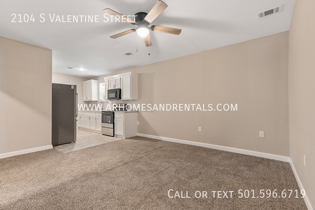 Building Photo - 2104 S Valentine St