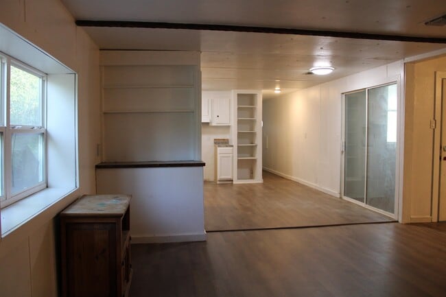 Building Photo - 303 W Taylor St