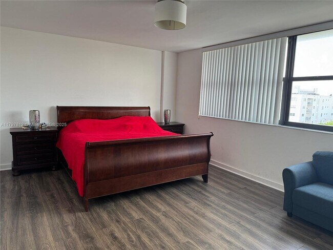 Foto del edificio - 9300 Bay Harbor Terrace