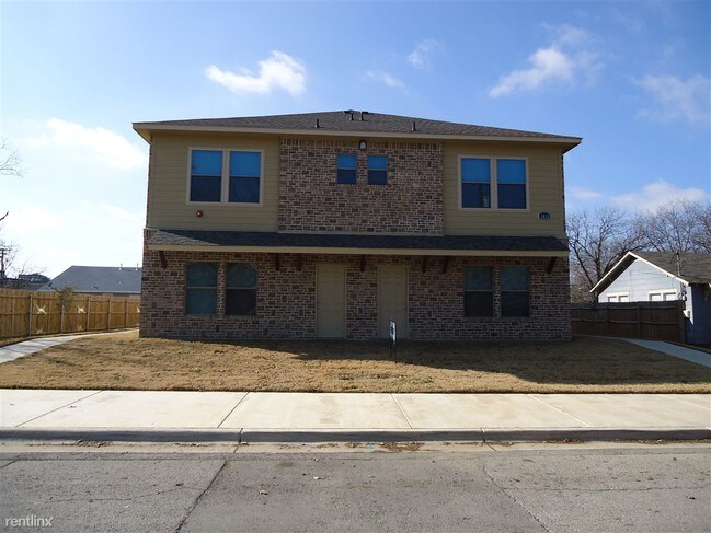Building Photo - 3 br, 3 bath Apartment - 1018 S Avenue B