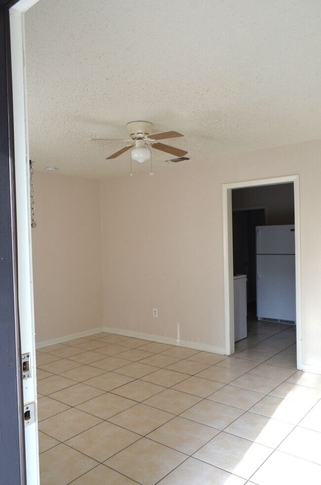 Building Photo - 1008 S 9th St