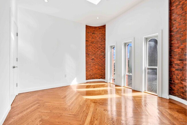 Building Photo - Serene and Bright ,Well-Appointed  1 bedroom -  Historic Crown Heights North