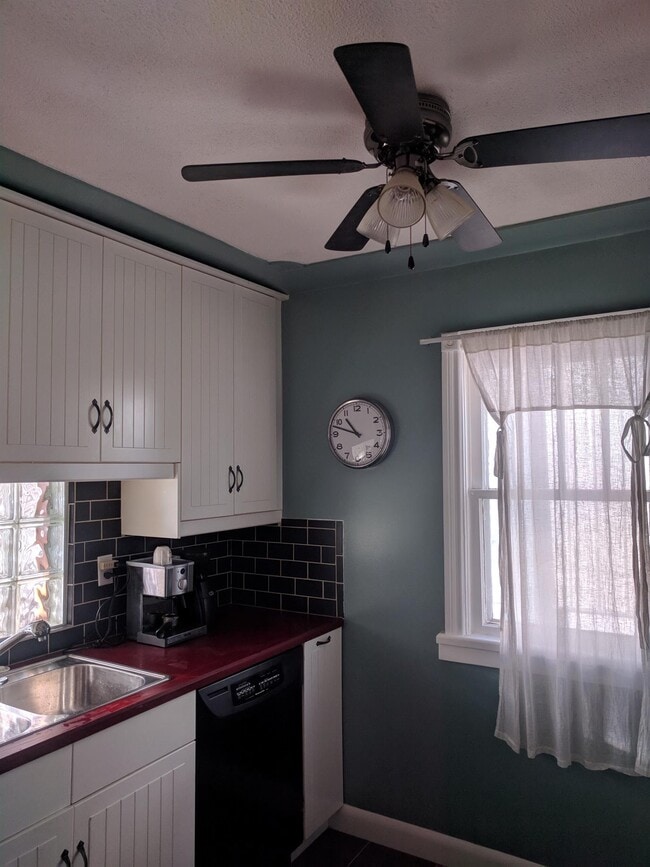 Building Photo - 4 Bed 2 Bath Unit in Didsbury, AB