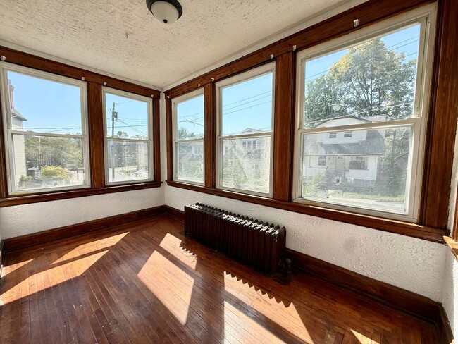 Building Photo - 548 Carplin Pl