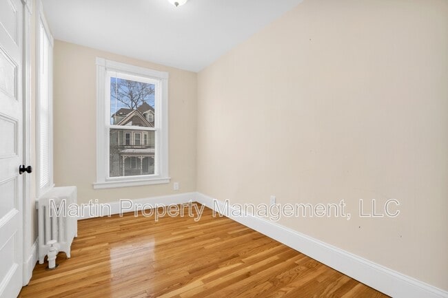 Building Photo - 14-14 Beltran St