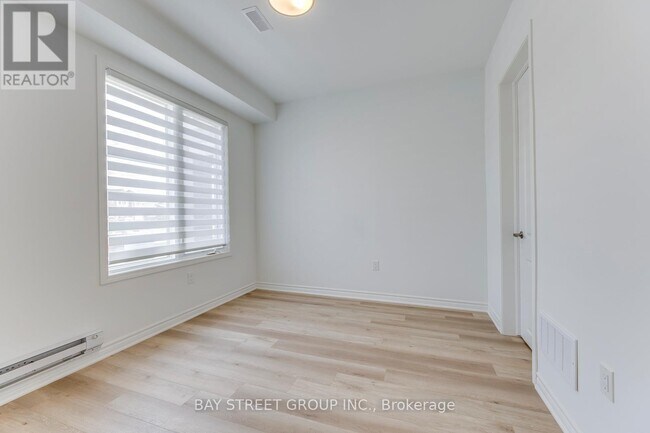 Photo du bâtiment - 3040 Merrick Rd