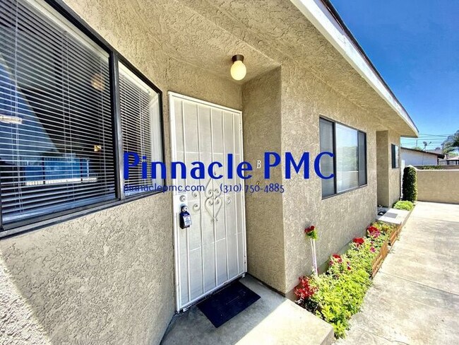 Building Photo - 2 Bed 2 Bath Apartment For Rent in Hawthorne
