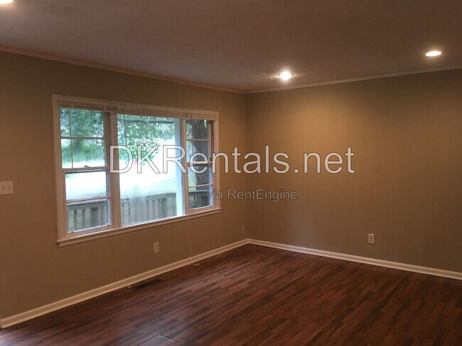 Building Photo - 808 Meadow Pl