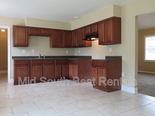 Building Photo - 2804 Southmeade Ave