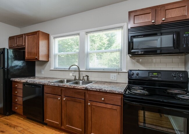 Foto del edificio - Rare home available for rent in Eken park!