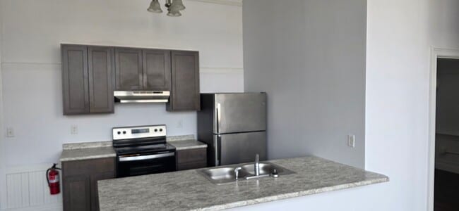 Building Photo - 65 5th Ave