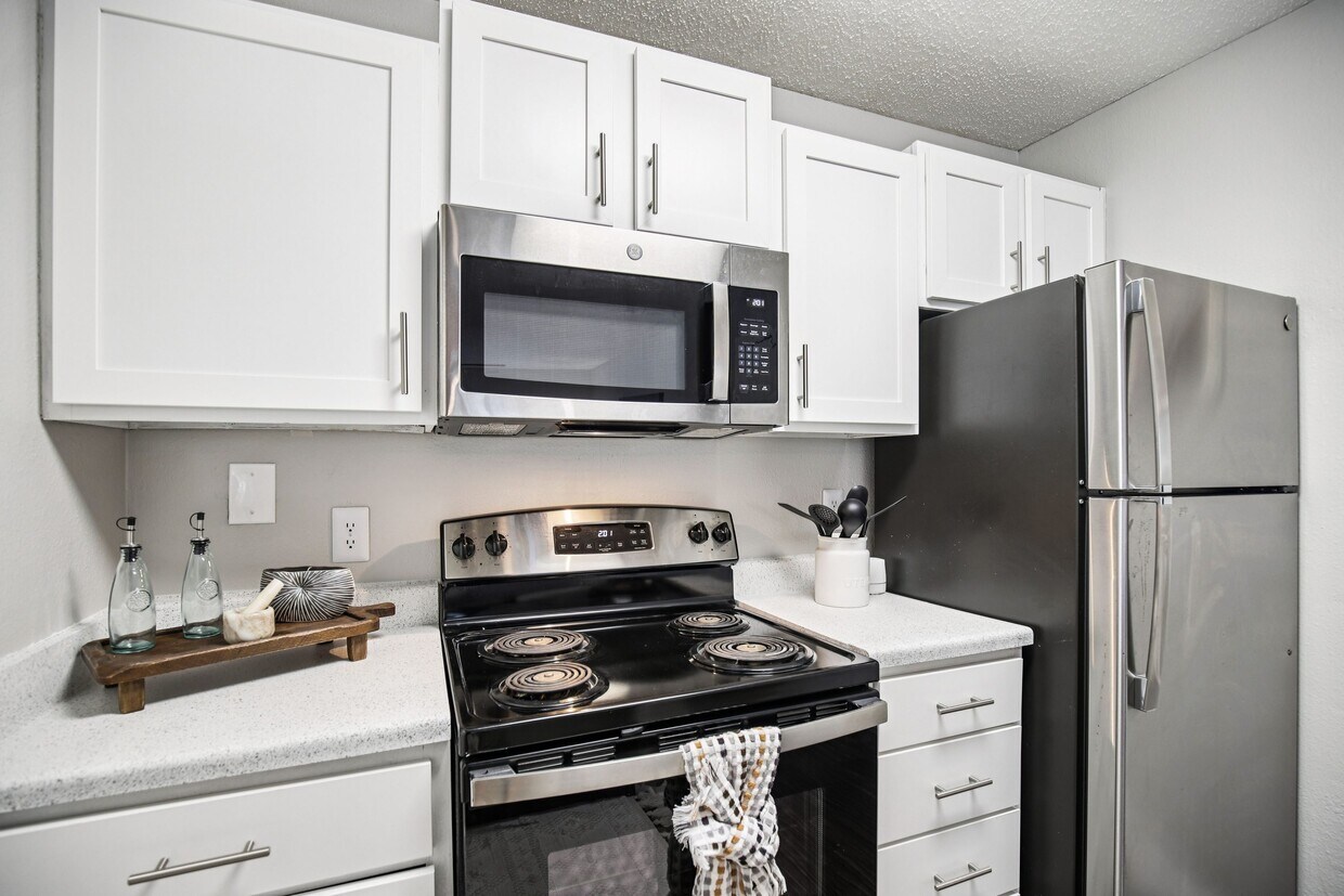 Foto principal - 1070 Main Apartments