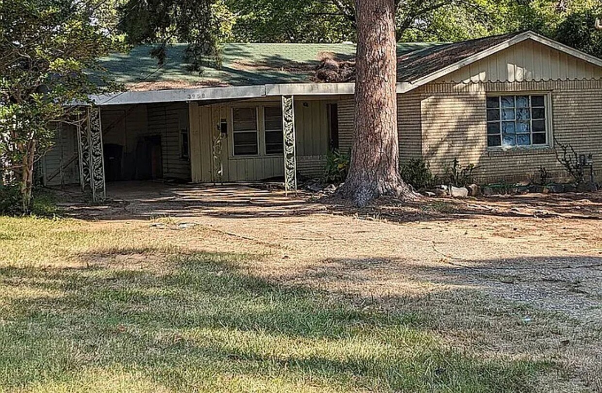 Primary Photo - 3958 Sumner St