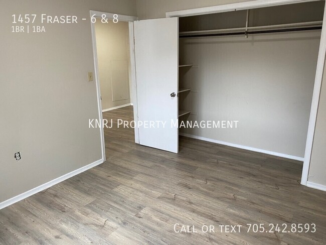 Building Photo - Two Units - Nice 1 Bedroom Apartment