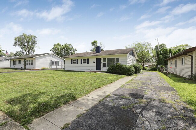 Foto del edificio - 3BR Ranch Home | Fenced Yard | Attached Garage | Reynoldsburg
