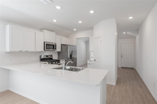 Building Photo - 153 Sormonne Lp