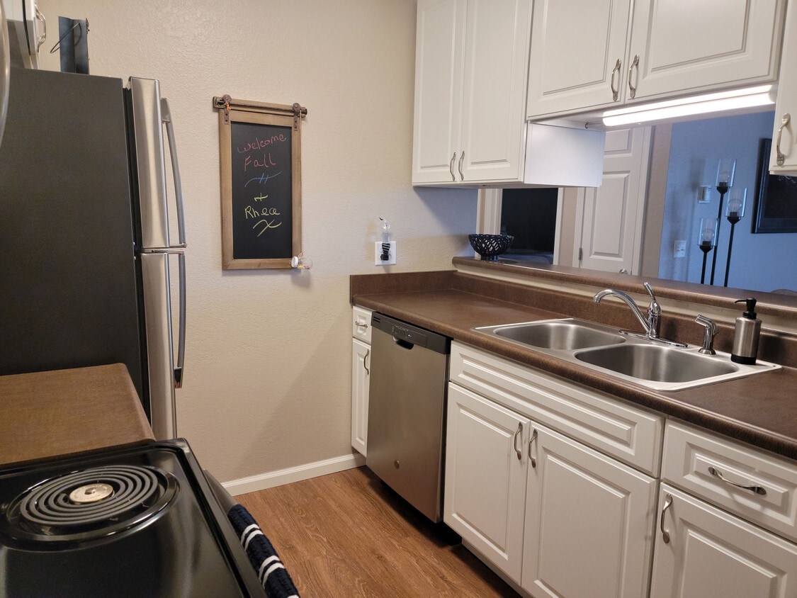 Primary Photo - Prairie Tree Apartments