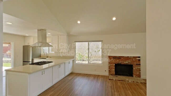 Foto del edificio - 7341 Elmhurst Pl