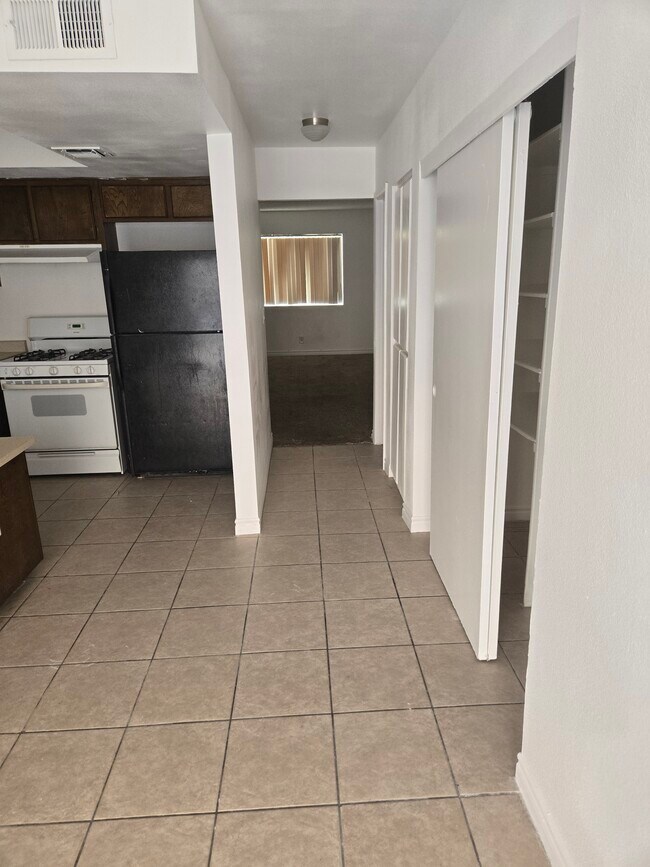 Building Photo - 2701 Kline Cir