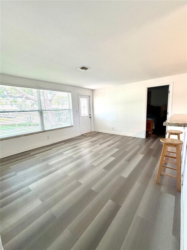 Foto del edificio - 5809 Sullivan Rd