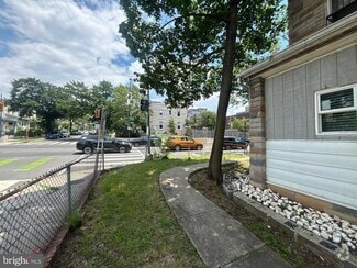 Building Photo - 1729 L St NE