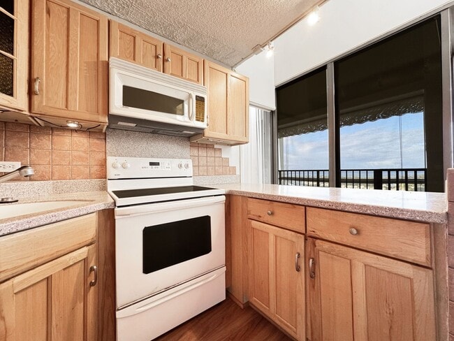 Foto del edificio - Cat Friendly Hawaii Kai Condo with Panoram...