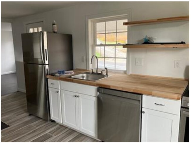 Foto del edificio - 21 E Lake Rd