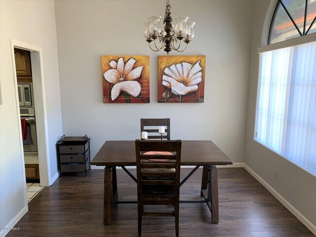 Foto del edificio - 4036 E Lupine Ave