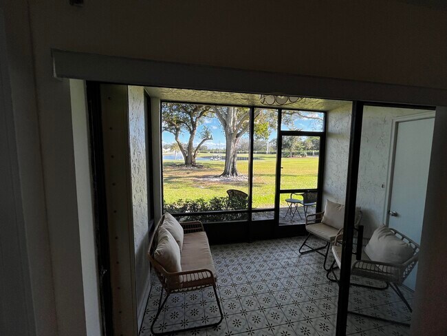 Foto del edificio - 12830 Briarlake Dr