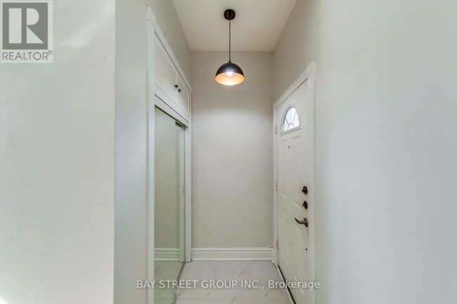 Building Photo - 445 Samford Pl