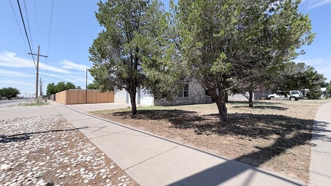 Building Photo - 1300 Taylor Dr