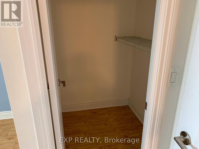 Photo du bâtiment - 60-3360 Brian Harrison Way