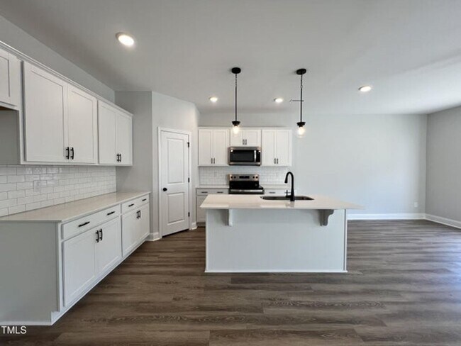 Foto del edificio - 3 Bedroom/2.5 Bath/Loft/1 Car Garage Townhome in Clayton