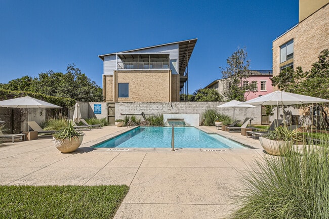 Building Photo - 1115 S Alamo St