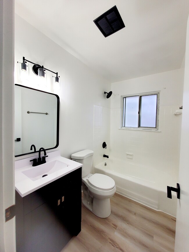 Bathroom - 2209 E Park Pl