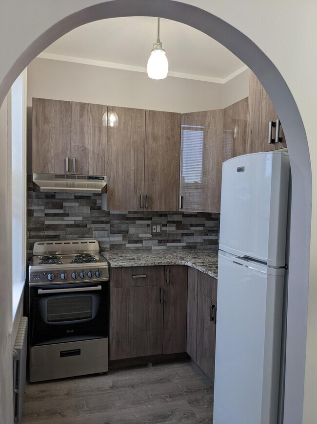 Building Photo - 2039 Greene Ave