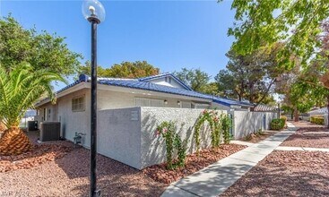 Building Photo - 2116 Willowbury Dr