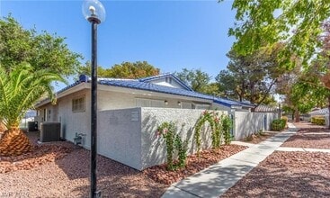 Building Photo - 2116 Willowbury Dr