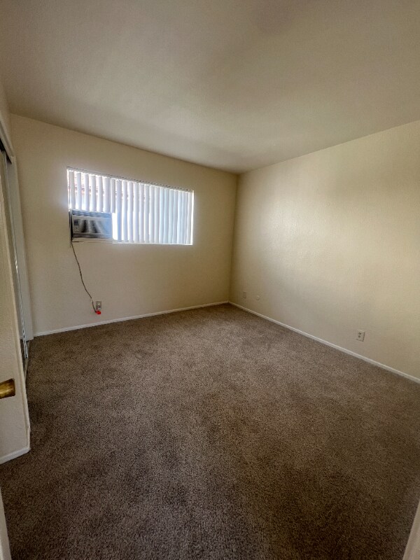 Building Photo - 5822 Kingman Ave
